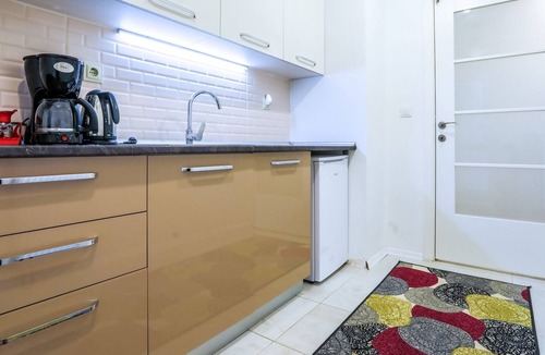 Pendik District Apartment | Sleek Flat with Tuzla Balcony