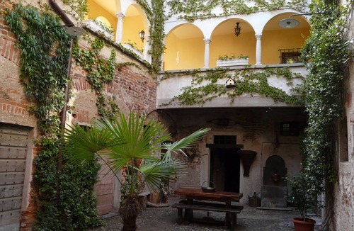 Santa Maria House | Small Italian House with character near the Italian Lakes