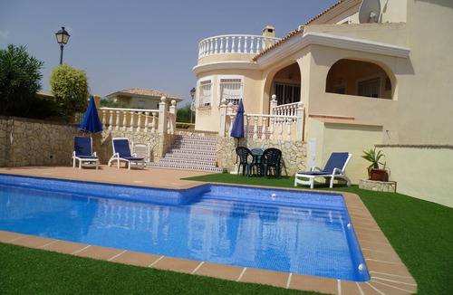 La Parata Villa | Spacious 3 bedroom modern family friendly villa+pool.