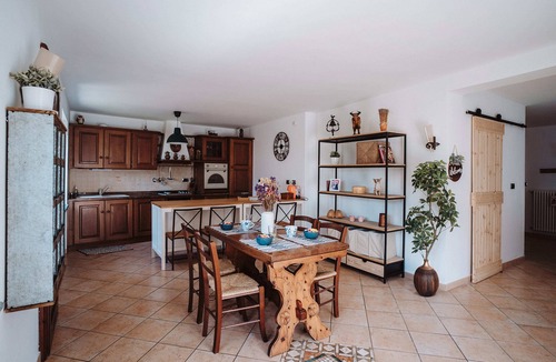 Roure Apartment | Spacious alpine house with panoramic terrace for large families or groups