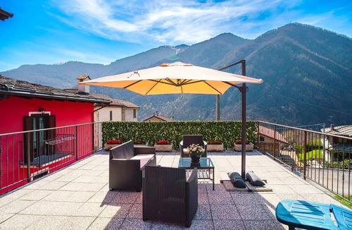 Roure Apartment | Spacious alpine house with panoramic terrace for large families or groups