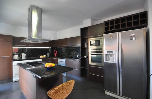 Roses Town Center Apartment | Spacious Apartment in Roses, Costa Brava! 4 Bedrooms, Near the Beach, Free Wi-Fi. Book now!