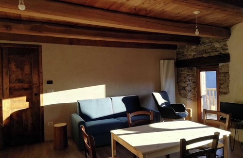 Morinesio Apartment | Spacious apartment with balcony and wonderful view of the mountains.