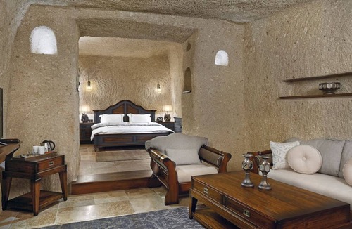 Urgup Hotel | Spacious Cave Room Offering Perfect Backdrop | Outdoor Pool Access