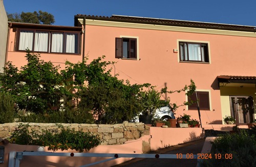San Pantaleo Apartment | spacious detached house, ideal for holidays in san pantaleo