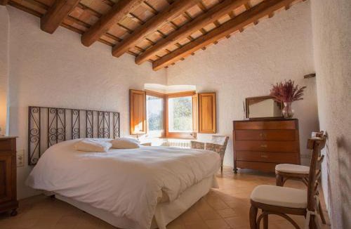 Navata House | Spacious Home in Navata