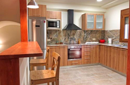 Cretas House | Spacious House in Cretas with Mountain View