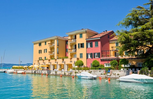 Toscolano Maderno Apartment | Spiaggia Azzurro -lakeside with terrace, Toscolano Maderno, Italy