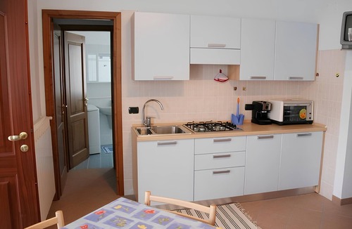 Cenesi Apartment | Studio Apartment 'Gli Angeli Nonna Erminia E Vittorio' with Shared Pool, Wi-Fi and Air Conditioning