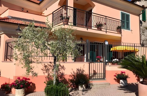 Cenesi Apartment | Studio Apartment 'Gli Angeli Nonna Erminia E Vittorio' with Shared Pool, Wi-Fi and Air Conditioning