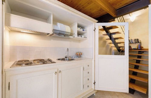 Toirano Apartment | Studio Apartment 'Pesco Agriturismo La Ferla' with Wi-Fi and Air Conditioning