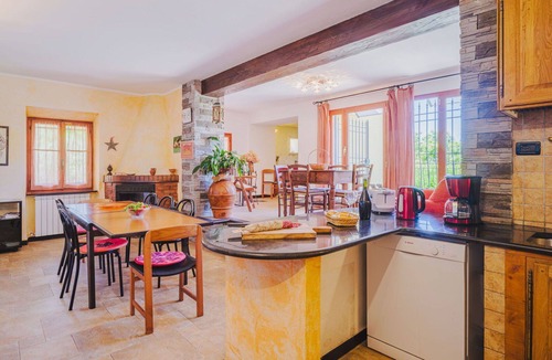 Velva Villa | Stunning private villa for 14 guests with WIFI, TV and patio