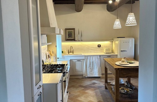 Todi Apartment | Stunning 1-Bedroom Penthouse with Panoramic Views, WiFi & AC in Enchanting Todi