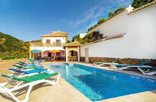 Sayalonga House | Stunning Home In Sayalonga With 6 Bedrooms, Wifi And Outdoor Swimming Pool