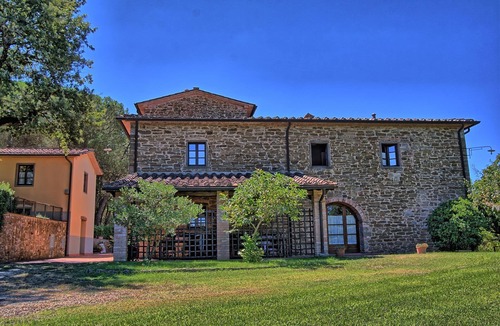 Bucine Villa | Stunning private villa for 17 people with WIFI, private pool, TV, veranda and panoramic view