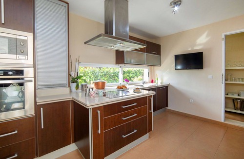 La Colina House | Stunning private villa for 6 people with A/C, private pool, WIFI, TV, patio and pets allowed