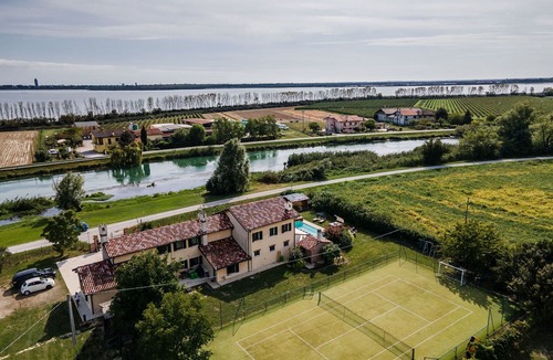 Ca' Pirami Villa | Stunning private villa with A/C, private pool, WIFI, hot tub, TV, pets allowed and panoramic view
