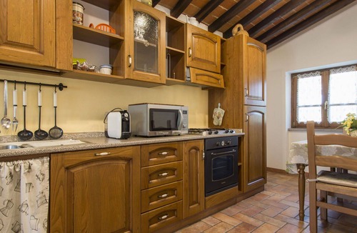 Oliveto Villa | Stunning private villa for 8 guests with WIFI, private pool, TV, patio and pets allowed