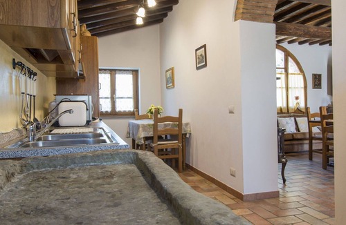 Oliveto Villa | Stunning private villa for 8 guests with WIFI, private pool, TV, patio and pets allowed