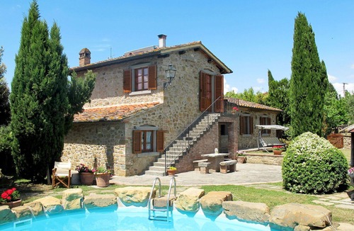Oliveto Villa | Stunning private villa for 8 guests with WIFI, private pool, TV, patio and pets allowed