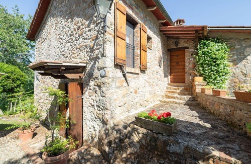 Monticiano Villa | Stunning private villa for 6 guests with WIFI, private pool, TV, patio and pets allowed