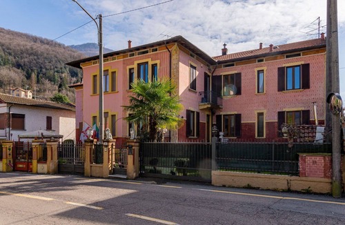Porto Ceresio House | Stunning villa for 7 people with WIFI, TV and balcony