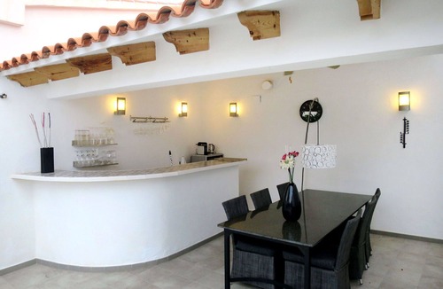 La Colina House | Stunning villa for 4 guests with private pool, WIFI, A/C, TV, terrace, pets allowed and parking