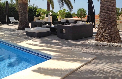 La Colina House | Stunning villa for 4 guests with private pool, WIFI, A/C, TV, terrace, pets allowed and parking