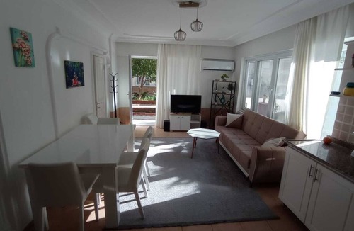 Mahmutlar Condo | STYLISH 1st FLOOR 2BR, BY POOL, PRIVATE PATH TO BEACH