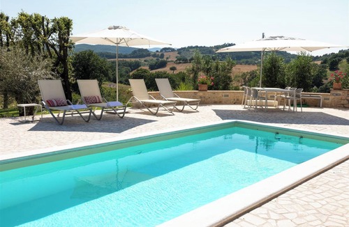 Avigliano Umbrio Villa | Stylish country house, heatable jet stream pool, A/C, Gym