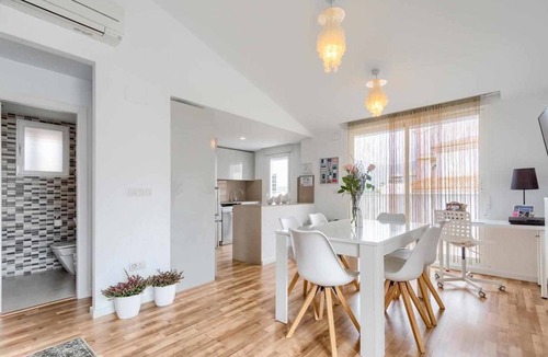 Altea Apartment | Stylish Duplex in old town, 6p, WiFi, A/A, Parking, bike station, pool, terrace
