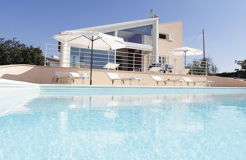 Ragusa Villa | Stylish panoramic villa Atena: private pool, views, garden, free wi-fi, bbq