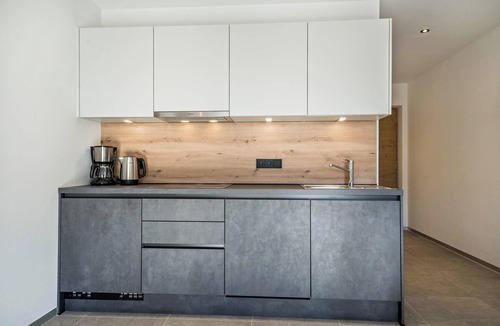 Lana Apartment | "Sunnig - Apartment Morgensonne" with Mountain View, Balcony & Wi-Fi