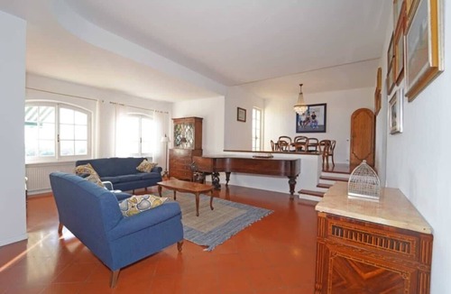 Castelnuovo Magra Villa | Sunny Hill Villa surrounded by Mediterranean Trees