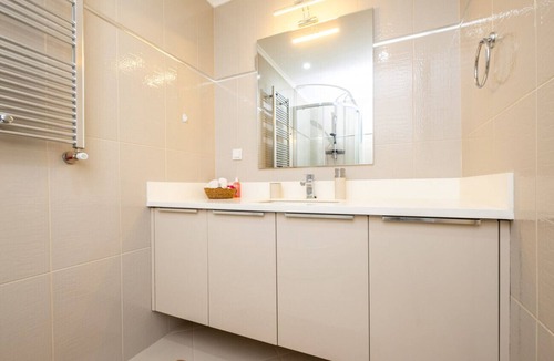 Uskudar Apartment | Superb Flat Near SAW Airport, 7 min to Neomarin
