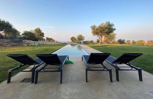 Polignano a Mare Villa | Sweet Valley Villa with an Infinity Pool
