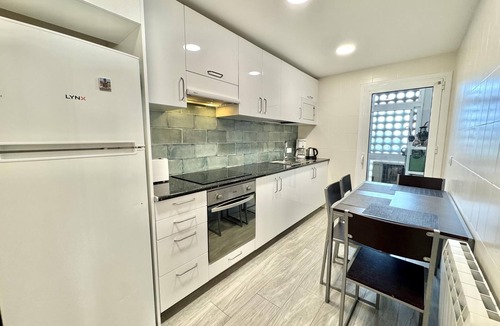 Roses Town Center Apartment | TAR. Roses center, 300m from the beach
