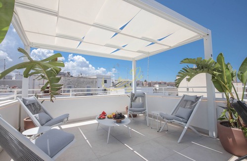 Centro Storico Apartment | TD Palazzomaris Il Faro Seaview Townhouse