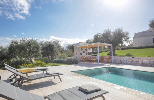 Castellana Grotte Villa | TD Trulli Lorusso Design Luxury Trulli with Pool