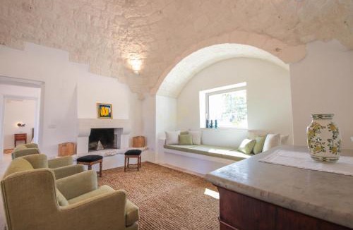 Castellana Grotte Villa | TD Trulli Lorusso Design Luxury Trulli with Pool