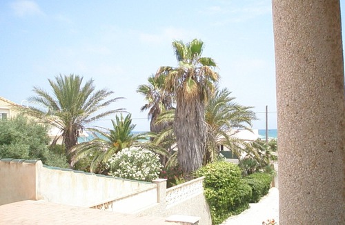 El Moncayo House | Terrace bungalow, sleeps 4-5, 50 m from the sandy beach & close to the centre