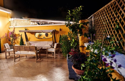 Tuscolano Apartment | Terrace - meospiti penthouse - penthouse with large equipped terrace