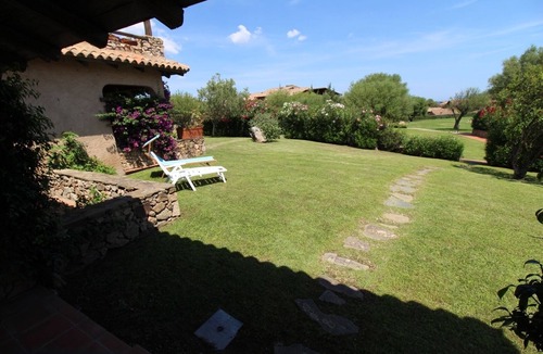 Golfo di Marinella Apartment | Terraced house in residence with pool, relaxation and independence 9 beds