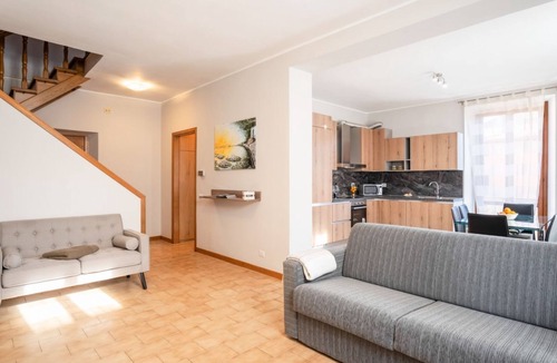 Pusiano Apartment | The apartment is located in the center of Pusiano with a beautiful lake view.