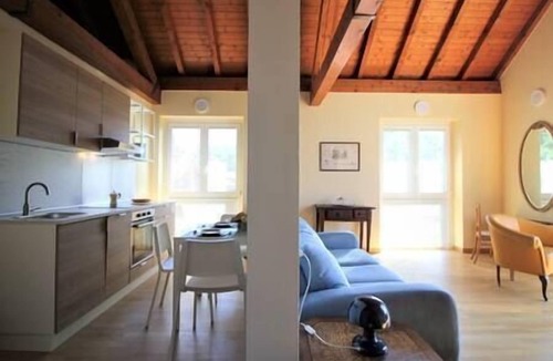 Pettenasco Apartment | The Arch in the sky per 7 persone, Una vista lago unica ed un relax in giardino per godere di quest