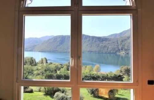 Pettenasco Apartment | The Arch in the sky per 7 persone, Una vista lago unica ed un relax in giardino per godere di quest
