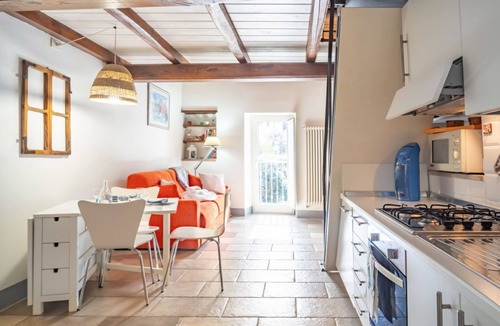 Arcola Apartment | The Arcolan Cottage! Your Medieval Getaway x4
