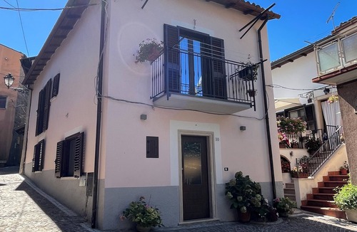 Civitella Roveto Apartment | The Dwelling in the Rue A safe and comfortable home in the heart of the historic center.