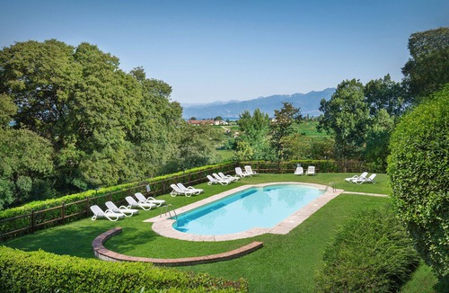 Cola House | The First of the Castle, prestigious one-bedroom apartment with lake view, swimming pool
