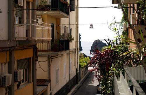 Aci Trezza Apartment | The House of Adriana in Acitrezza, 4 beds 30 meters from the sea of ​G. Rod